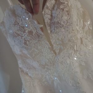 Brand new with tags beautiful wedding dress. Only worn once to try on.